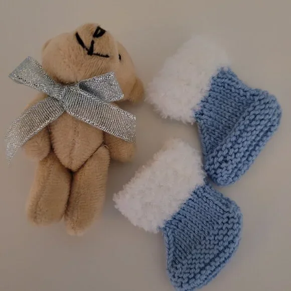 Robe, PJ's, Knitted Slippers, & Teddy Bear Gift Set for 32cm Paola Reina Dolls - Picture 2 of 3